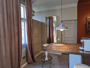 Lost & Found 2 - between sea and party