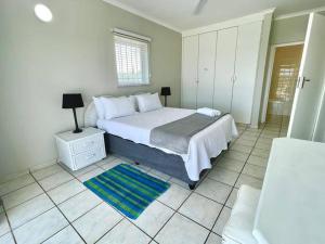 Salt Rock, Gleneagles, sea view, pool, swimming beach 50m away