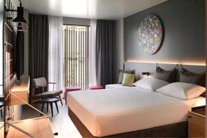 Queen Room with City View room in Moxy Athens City