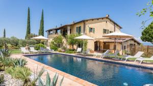 CASALE SANTA LUCIA 8&2, Emma Villas