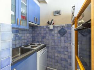 Studio cabine 6 personnes au pied des pistes à Gourette, séjour avec balcon, parking - FR-1-400-117