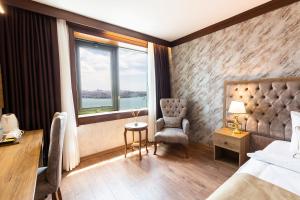 Superior Double or Twin Room with Sea View room in Marble Hotel