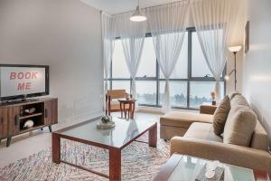 LOVELY 3 Bedroom Apartment Beach Front (City View)