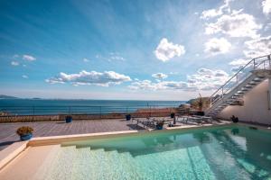 Maisons d'hotes LES SUITES LOVE 2 SPA VUE MER PISCINe : photos des chambres