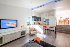 #041 Future House by Home Holidays