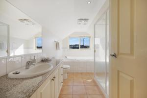 Logans Beach Apartments - The Loft