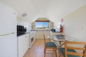 Logans Beach Apartments - The Loft
