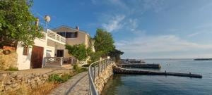 Beachfront House Ugor
