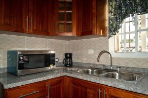 Villa Gumio 2BR Apt -7min walk Boca Chica Beach apts