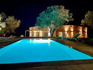 Villas Magnifique villa avec piscine : photos des chambres