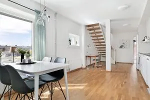 Guestly Homes - 3BR City Charm - Piteå