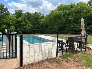 Maisons de vacances Maison a la campagne avec piscine : photos des chambres