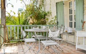 Maisons de vacances Awesome Home In Montaut With Outdoor Swimming Pool, Wifi And 4 Bedrooms : photos des chambres