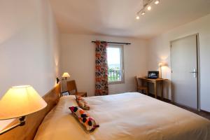 Hotels Logis Le Nouvel : photos des chambres