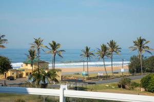 Salt Rock, Gleneagles, sea view, pool, swimming beach 50m away