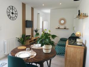 Appartements Tiny House moderne et son jardin prive - 5mn Roanne : photos des chambres