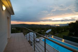 Mountain House Kajko with pool & free parking on site