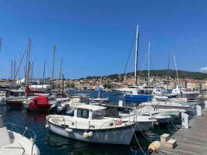 Appartements T3 la ciotat, Clim, vue panoramique,2 parking sous sol : photos des chambres