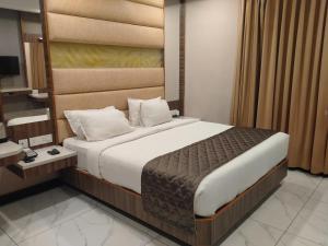 Dwarka Palace Luxury Rooms, Madurai - Trichy Bye Pass, Madurai