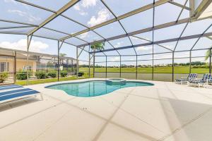 596 Modern 5 bed home overlooking beautiful golf course and conservation with Games room