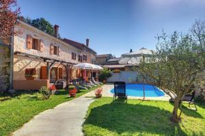 Villa Katherine with Pool and Game Room