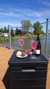 ARKA 2 domki na wodzie w Mielnie 400 metrów do morza, rower wodny, Wifi, Parking