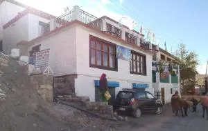 NoM Deshek Homestay, Kibber, Spiti - Karzok Gömpa