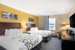 Quadruple Room with Two Queen Beds - Non Smoking room in Sleep Inn North - Central York