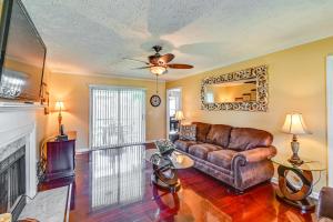 Roomy Fayetteville Home Rental with Screened Porch!