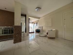 Large Panoramic Villa Retreat