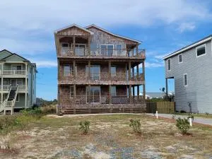 8018 Beach Rd, Semi-Oceanfront, Pool/Hot Tub - Grun Island