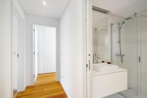 WHome Urban Retreat wParking, Elevator & AC by Benfica Stadium