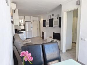 Solaris - Refurbished, Top Floor, Sea Views