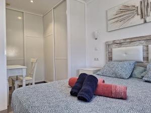 Solaris - Refurbished, Top Floor, Sea Views