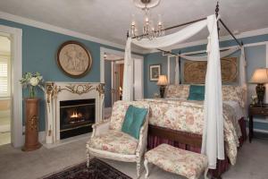 Deluxe Queen Room with Spa Bath room in White Doe Inn Bed & Breakfast