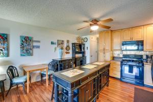 Molokai Island Retreat with Ocean View and Pool!