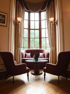 Cringletie House