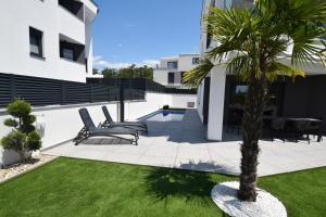 AK lux apartment with private pool