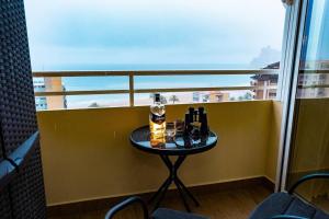 Sweeping Views 1bd condo 100m to Poniente Beach