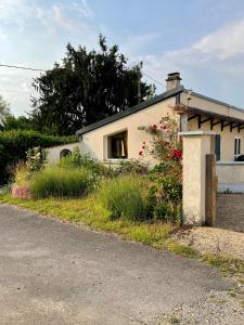 Maisons de vacances Large Gite in peaceful setting with Free fishing : photos des chambres