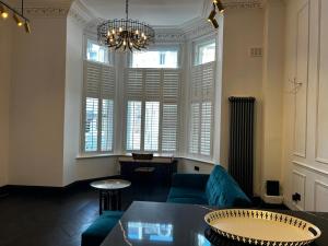Earls Court Luxe Apartment