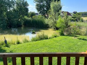 Chalets DOMAINE DES GALINACES ROULOTTE LA ROUSSETTE 2-4P : photos des chambres