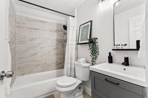 Treehouse is a Quaint 2 BR in an Up-and-Coming Part of Town, Pet Friendly with Fenced Yard and lounge area that is Close to Downtown Tampa