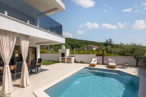 Luxury apartment Marco Polo with a private swimming pool with salt sea water