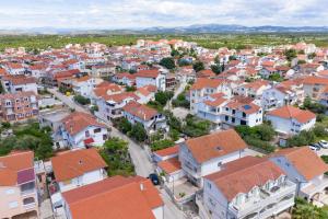 Apartments and rooms with parking space Vodice - 6260 