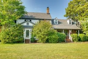 Terre Haute Manor Farmhouse with Gardens and Deck! - Midlothian