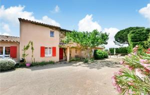 Maisons de vacances Beautiful Home In Eyragues With Outdoor Swimming Pool, Wifi And Private Swimming Pool : photos des chambres