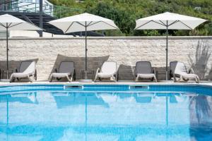 Apartments with a swimming pool Promajna, Makarska - 20940