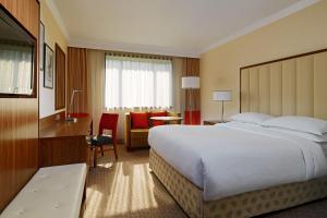 Deluxe Queen Non Smoking, Guest room, 1 Queen room in Sheraton Zagreb Hotel