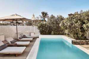 Presidential Villa, 3 Bedroom Villa, 2 King, 1 Queen, City view with Whirlpool and Private Pool room in Vedema a Luxury Collection Resort Santorini